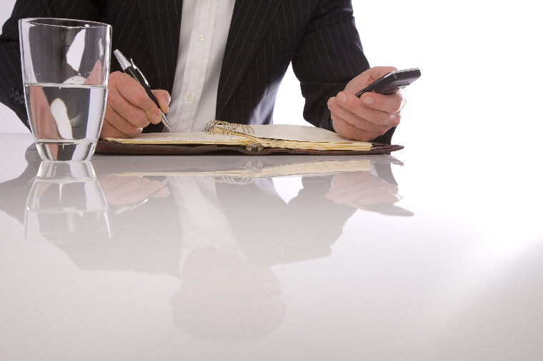 Fachlich versiert und in spritziger, engagierter Weise hat Herr Schulz Wege
aufgezeigt, um unser Unternehmen mittel- und langfristig konkurrenzf�hig zu
erhalten. Insbesondere wurden uns Methoden zur Erarbeitung und Kontrolle
betriebswirtschaftlicher Rahmendaten aufgezeigt sowie Controllingwerkzeuge.
Daneben waren sehr hilfreich die dargestellten Marketingma�nahmen.
Hervorzuheben ist au�erdem die Hilfe beim Antrag von �ffentlichen F�rdermitteln.

Druck und Medienservice KG