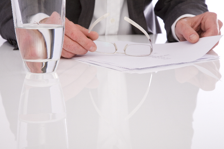 Herr Schulz brillierte durch die F�higkeit sich in die spezifischen Belange unseres
Unternehmens einzuarbeiten. In den individuellen Gespr�chen wurden viele
Anregungen gegeben, die das Ma� einer "normalen" Beratung �berstiegen.
In den Gespr�chen und im Bericht wurden die betriebswirtschaftlich-mathematischen
Zusammenh�nge sehr anschaulich erl�utert. Dadurch fiel mir als Unternehmer die
Umsetzung in die Praxis leicht.
Besonders hervorzuheben ist die st�ndige Verbindung zwischen den Zahlen und der
Realit�t. Dadurch wurden die finanzmathematischen Gesetzm��igkeiten "f�hlbar".
Nur mit diesem Verst�ndnis gelingt es die "nackten" Zahlen als Steuerinstrument f�r
das Unternehmen einzusetzen.

IT-CONSULTING